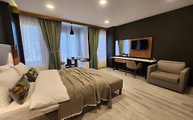 Taksim Landhouse Hotel
